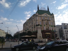 Další z dominant Bělehradu, hotel Moskva postavený ve stylu ruské secese a díky investici z Ruska, dokončený v roce 1908.